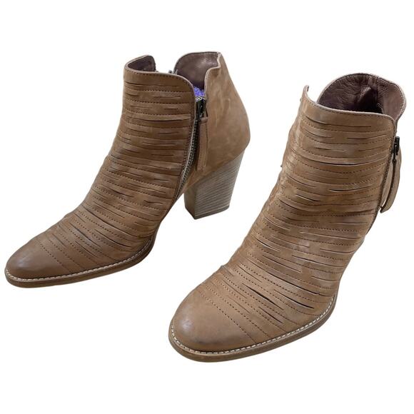 Paul Green Malibu Sliced Zip Bootie Chunky Nubuck Camel DAMAGED Sz 6 (US 8.5) - Picture 3 of 9